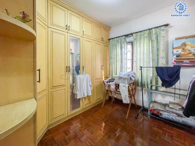 *****ทาวน์เฮ้าส์มือสองย่านกรุงเทพมหานคร ม.ซื่อตรง39 สุขาภิบาล 1 หลังมุม! เนื้อที่กว้างขวางสุดขีดถึง 30 ตร.ว. ฟังก์ชัน 3 ห้องนอน 2 ห้องน้ำ 1 ที่จอดรถ บ้านสภาพดี พื้นที่ใช้สอยเยอะ บนทำเลศักยภาพเชื่อมต่อถ.นวมินทร์, ถ.รัชดา-รามอินทรา, ถ.กาญนาภิเษก ในราคาดีสุดในย่าน!